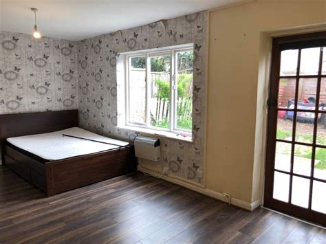 A stunn. . 1 bedroom flat to rent in greenford dss accepted